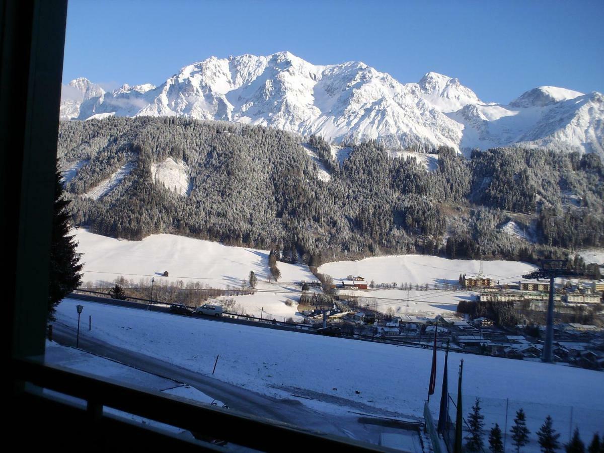 Panoramis In *